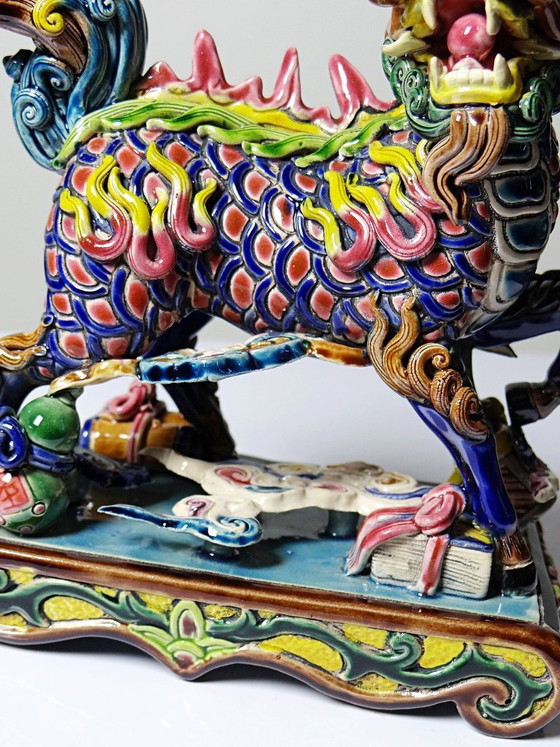 Gesigneerde Chinese polychrome geëmailleerde Jiaozhi keramiek Qilin/Kylin met doos – Vintage (photo 7 of 15)