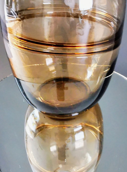 Vaso Japandi, tinta ambrata con riflessi dorati,