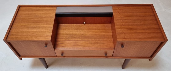 Image 1 of Aparador de mediados de siglo