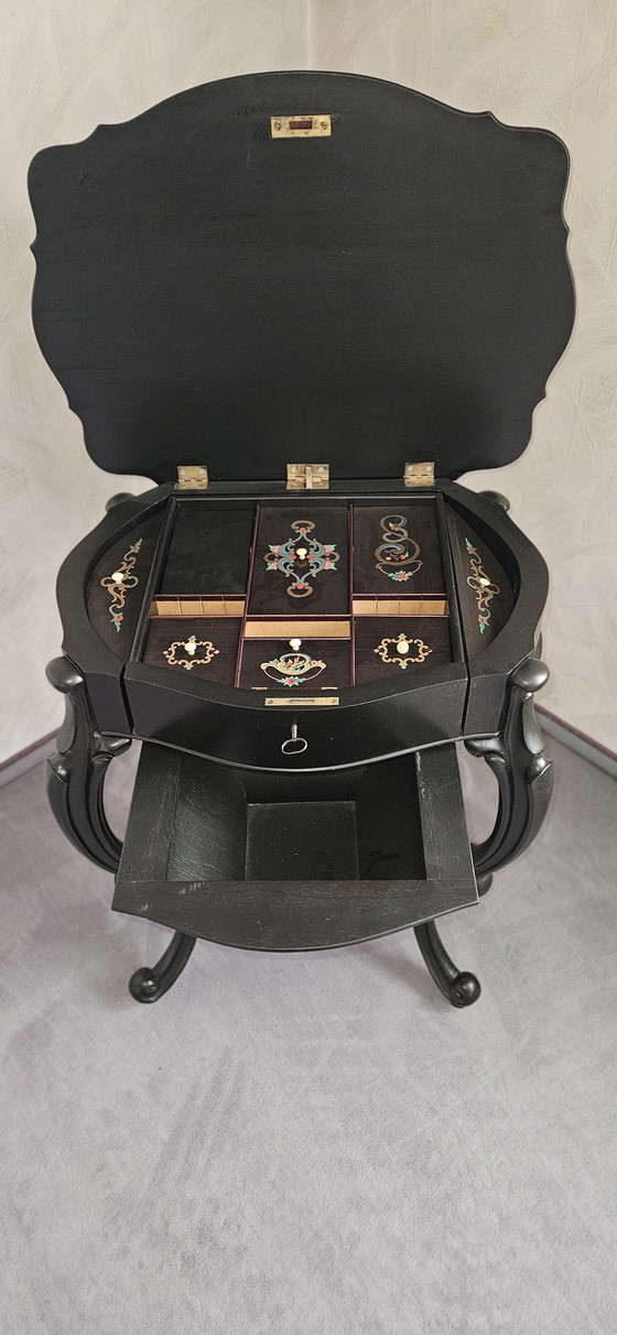 Image 1 of Tavolo da cucito antico