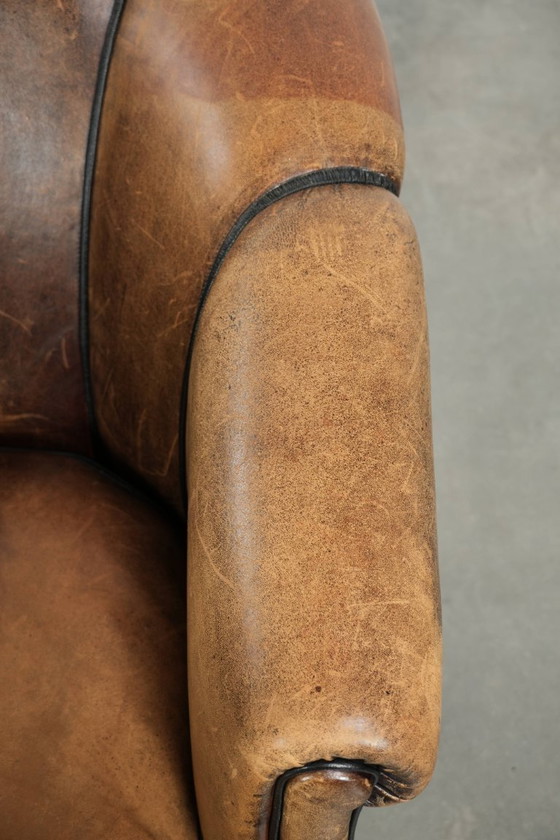 Image 1 of Ensemble robuste de 2 fauteuils club vintage en peau de mouton de style anglais