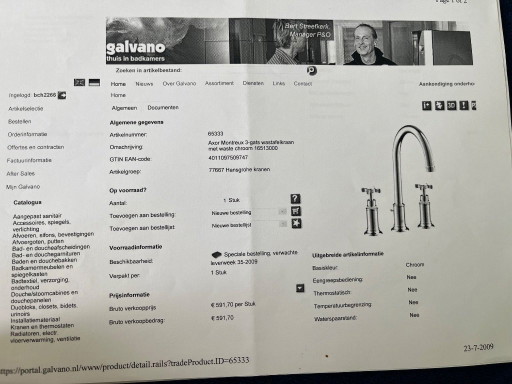 Globo wastafel in frame met bijhorende kranen, lampjes en ledspiegel