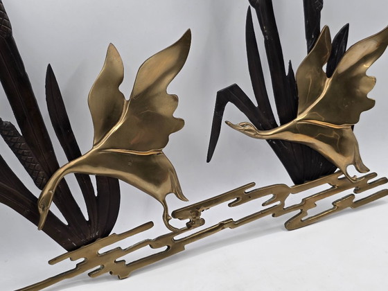 Image 1 of Grande sculpture murale vintage en laiton, représentant un vol d'oiseau.