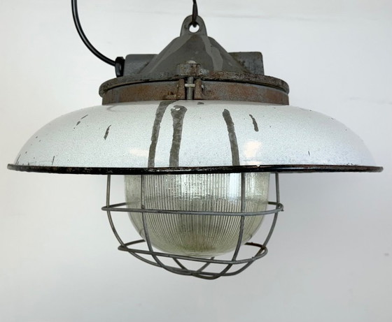 Image 1 of Industrielle graue Emaille-Hängeleuchte im Fabrikkäfig-Design aus Gusseisen von Zaos, 1960er Jahre