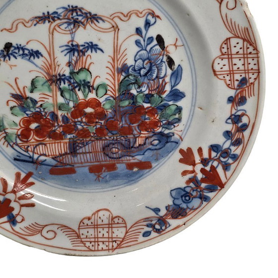 Image 1 of Assiette polychrome en porcelaine chinoise ancienne d'Amsterdam, XVIIIe siècle