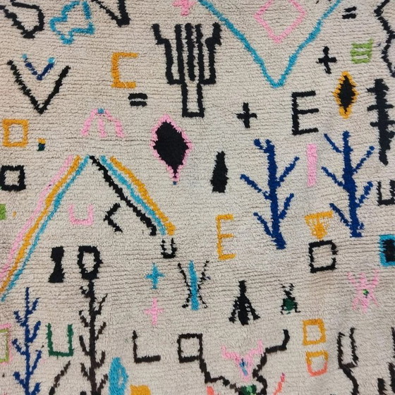 Image 1 of Azilal Wollteppich – Berberwaldsymbole, handgefertigt (137×100 cm)