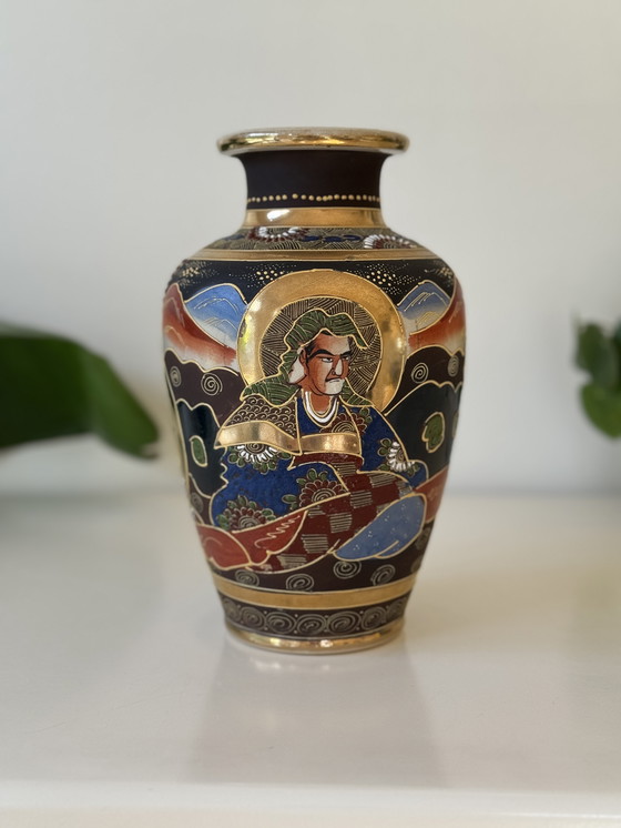 Image 1 of Vaso vintage giapponese in stile Satsuma con decorazioni geisha e oro