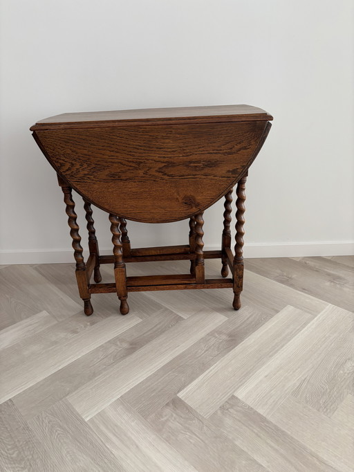 Antique oak gate-leg / hangoor table