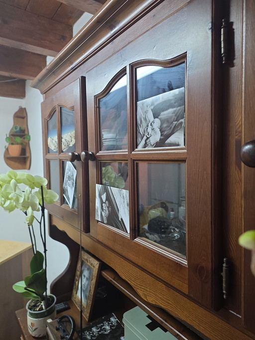 Armario de pared antiguo