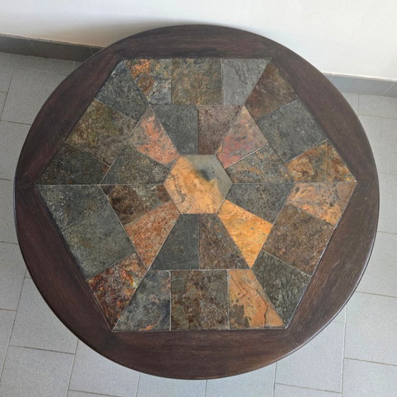 Image 1 of Vintage brutalistische salontafel uit de jaren 70, met 6 massief eikenhouten en stenen poten.