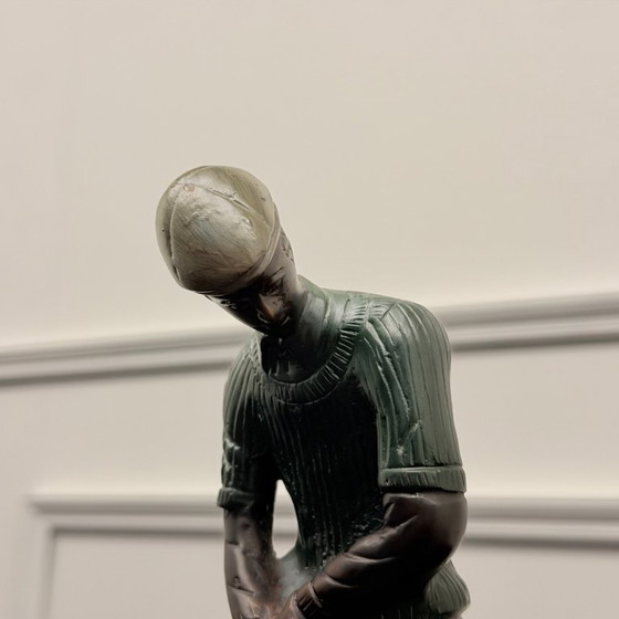 Antike Bronze-Statue Golfer Grün – Bildhauerei (photo 3 of 5)