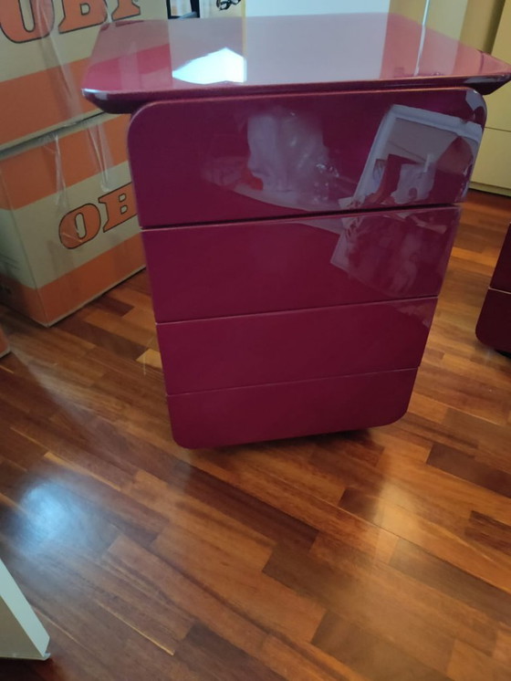 Image 1 of Bourgondisch rode ladekast en twee nachtkastjes