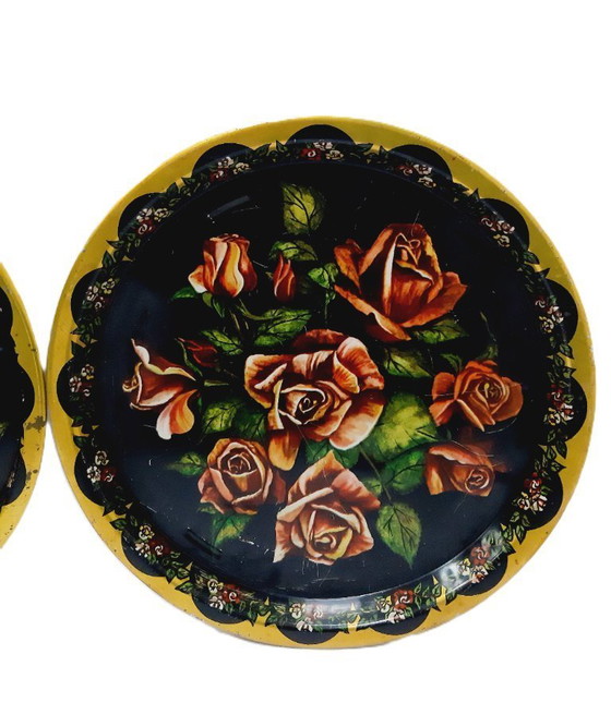 Image 1 of Due vassoi da portata in latta vintage uguali