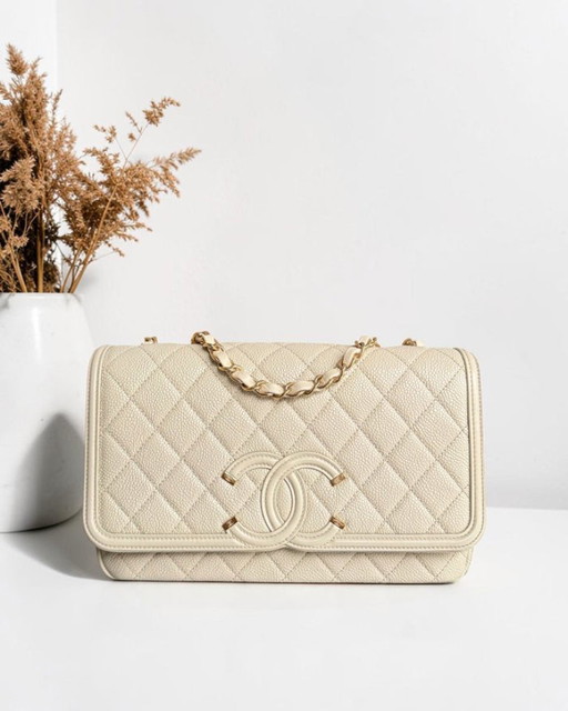 Borsa Chanel Filigree CC Media - 25 cm Caviar trapuntata avorio beige chiaro con finiture dorate Serie 22