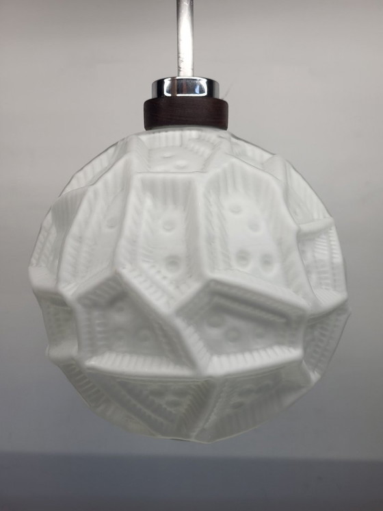 Image 1 of Suspension vintage, probablement Peill & Putzler, en verre opalin à relief, années 1960