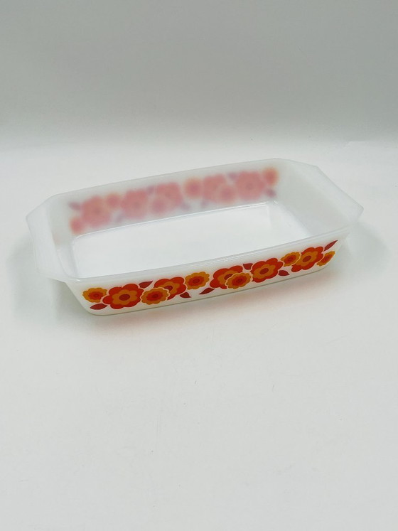 Image 1 of Piatto Arcopal con fiore di loto, arancione vintage, anni '70