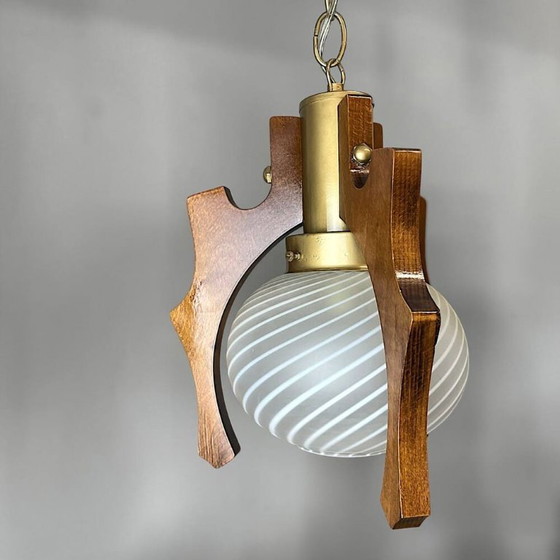 Skandinavische Hängelampe aus Holz und gestreiftem Glas, 1970er Jahre – Pendelleuchten, Wood (photo 4 of 14)