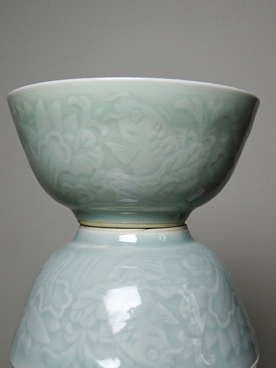 Image 1 of 4 Bols à riz chinois porcelaine céladon vintages années 70-80 reliefs carpes koï