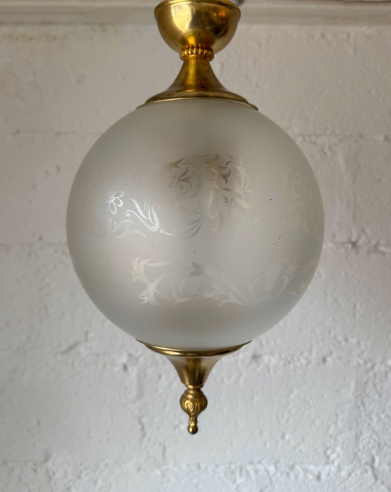 Image 1 of Lámpara de araña con forma de globo grabado y esmerilado de los años 70