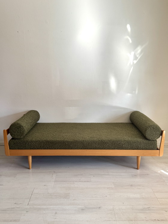Image 1 of Divano letto vintage anni '50/'60 in peluche bouclé verde