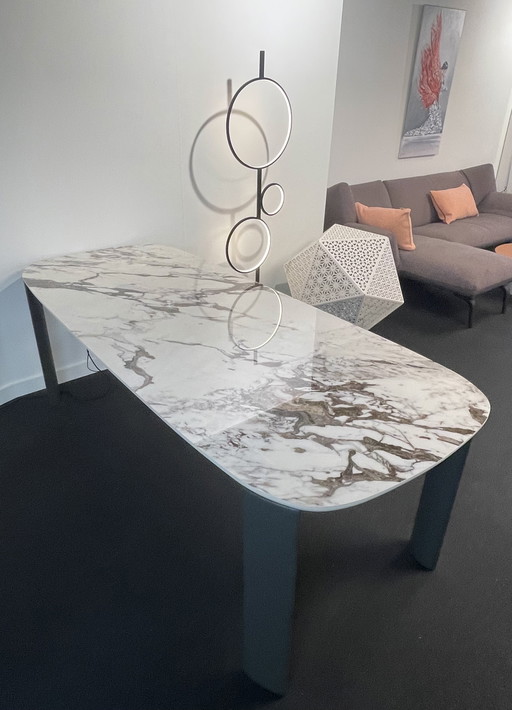 Leolux Tico dining table 220 x 90