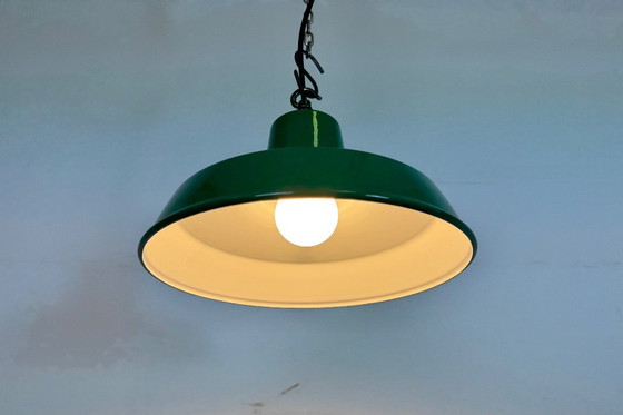 Image 1 of Lampada a sospensione in smalto verde industriale, anni '60