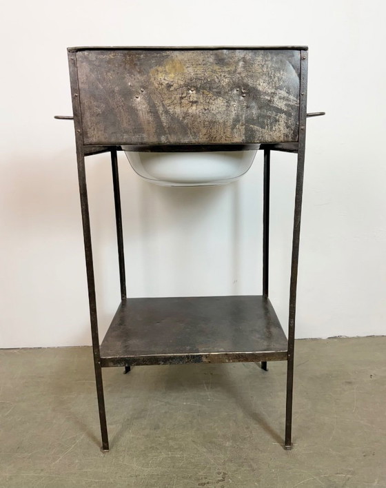 Image 1 of Lavabo industrial antiguo de hospital, década de 1960.