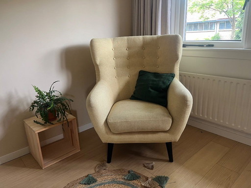 Made Kubrick fauteuil met gevleugelde rugleuning - okergeel