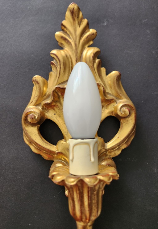 2 Louis XVI Neo-Classical Rocaille Wall Lamps with Gilded Carved Wood Appliqués, Handgeschnitzt, Frankreich (photo 2 of 15)