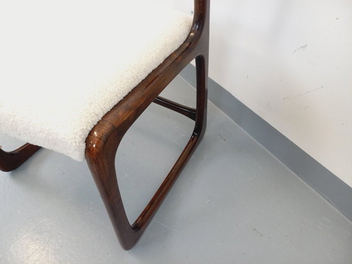 Silla trineo vintage de la marca Baumann en madera y tejido bouclé de los años 70