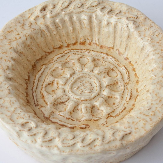 1970s Beige Textured Ceramic Ashtray from Aleluia – Table accessories (photo 8 of 10)