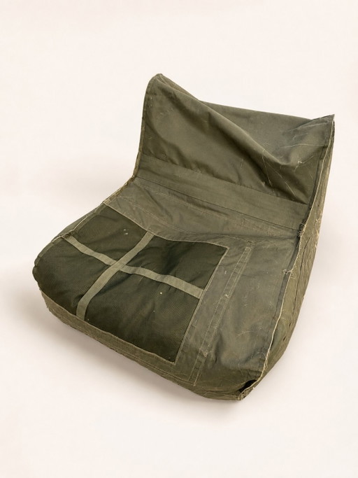 Poltrona tascabile Piet Hein Eek in tessuto militare
