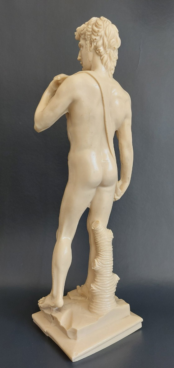 Image 1 of Escultura decorativa inspirada en David (Miguel Ángel) – Estatua de resina (38 cm)