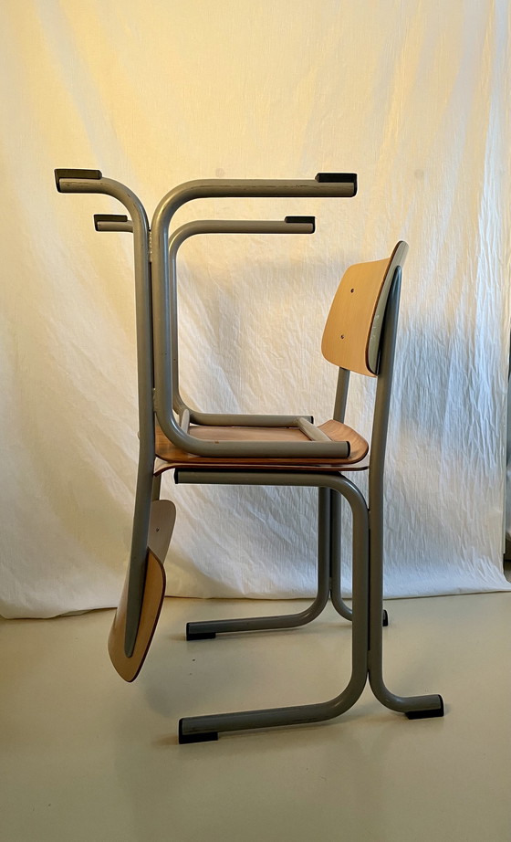 Image 1 of 4 Vintage Ahrend Schoolstoelen - oerdegelijk en stijlvol 