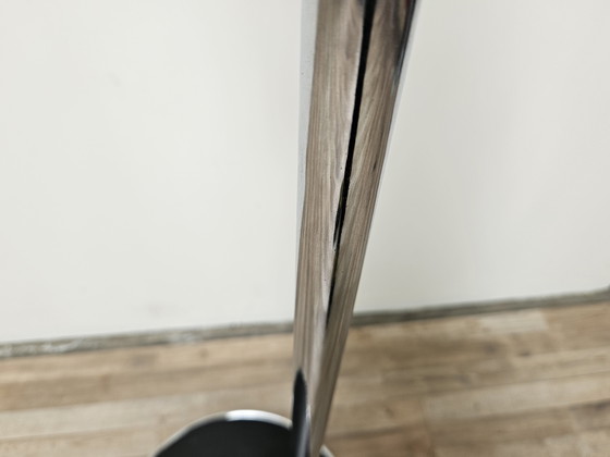 Image 1 of Lampada da terra anni '70 in metallo e vetro bianco