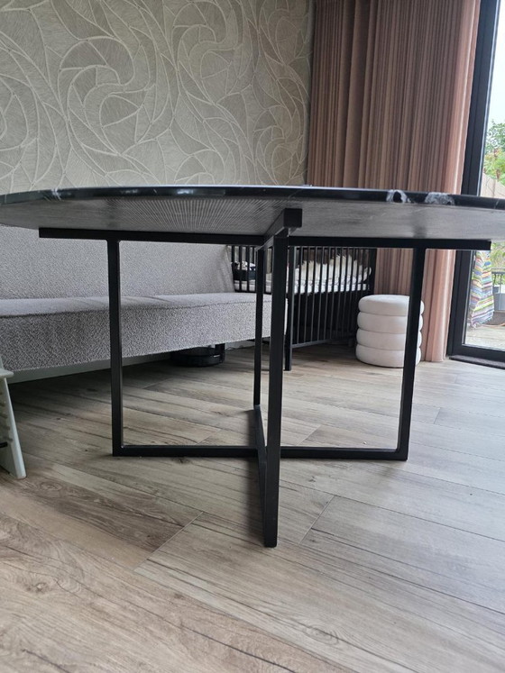 Aime Té Tavoli da pranzo rotondi in marmo Ø 160 cm | Nero Marquina – Marble (photo 3 of 5)