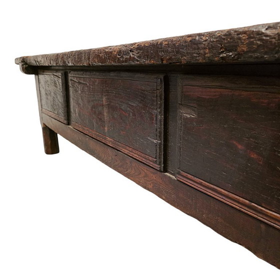 Image 1 of Antiek Spaans kastanje en noten houten salontafel, 18e eeuw