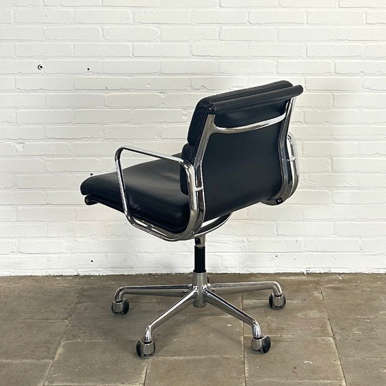 Image 1 of Vitra EA 217 Soft Pad Office Chair