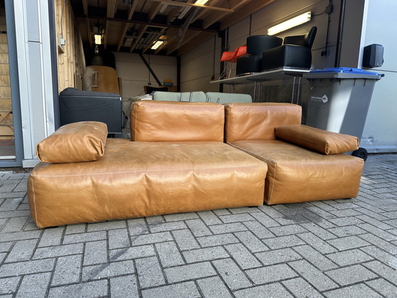 Image 1 of Weiche Heumagazine. Cognacfarbenes Ledersofa.