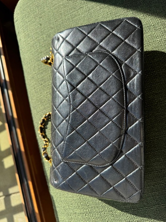 Image 1 of Chanel Medium Classic Flap Bag, 24 Karat vergoldet, schwarz