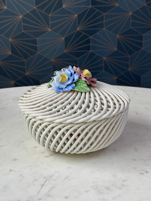 Grande cestino vintage in maiolica italiana con coperchio floreale