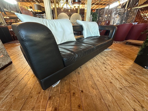 Salle d'exposition du canapé 3 places Formenti