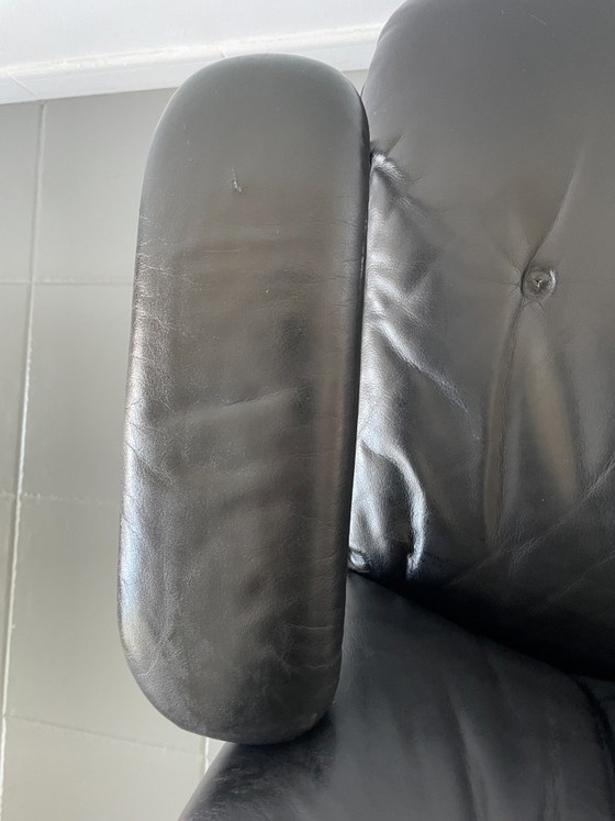 Image 1 of Poltrona modello P126, disegnata da Osvaldo Borsani per la prestigiosa azienda italiana Tecno S.p.A. nel 1966.