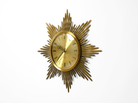 Image 1 of Wunderschöne große originale Sunburst-Wanduhr aus Messing aus den 1960er Jahren von Junghans ATO-MAT