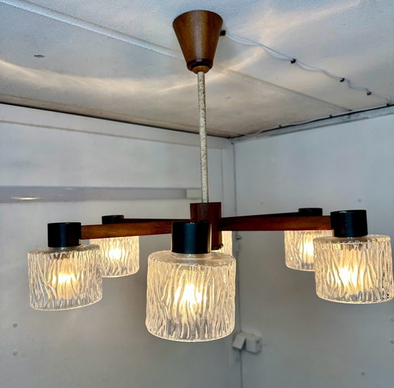 Plafón de teca de diseño danés Mid Century con cristal de hielo, Plafones, Madera, Marrón (foto 2 de 9)