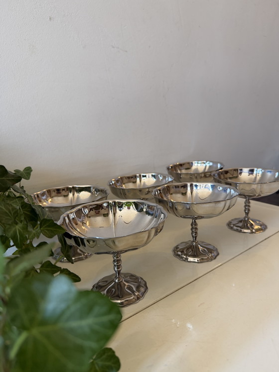 Set di 6 coupé ondulate cromate – Bicchieri e caraffe, Chrome (photo 3 of 5)
