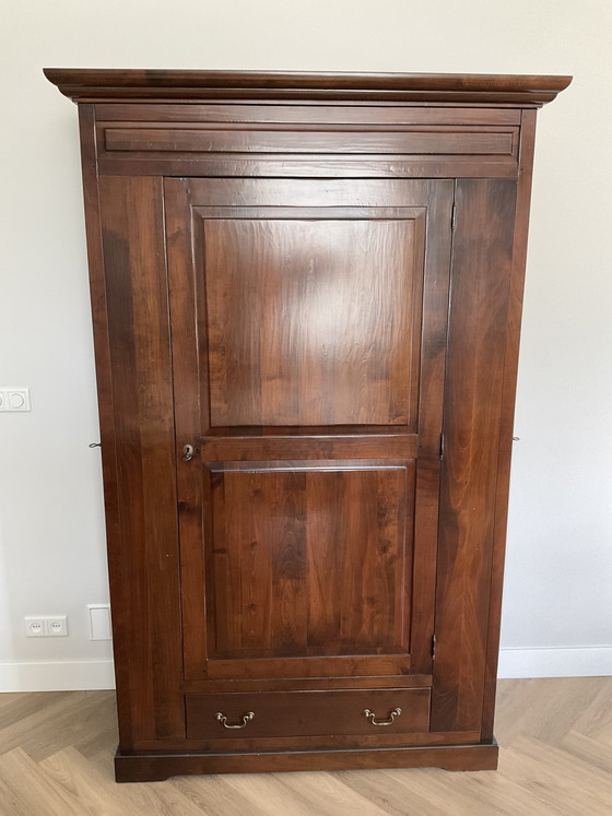 Image 1 of Magnifique armoire de chasseur en bois de cerisier