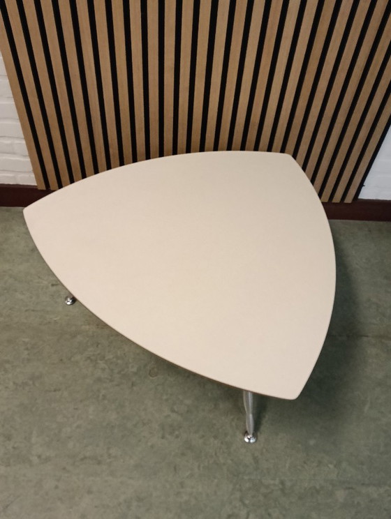 Mesa de centro de diseño – Mesas de centro, Wood, polished steel (photo 4 of 10)