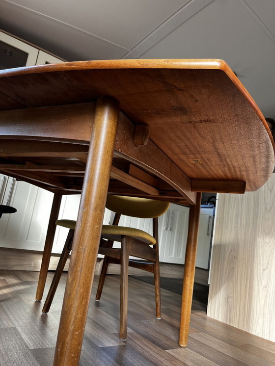 Image 1 of Vierkante uitschuifbare vintage eettafel met ronde vormen