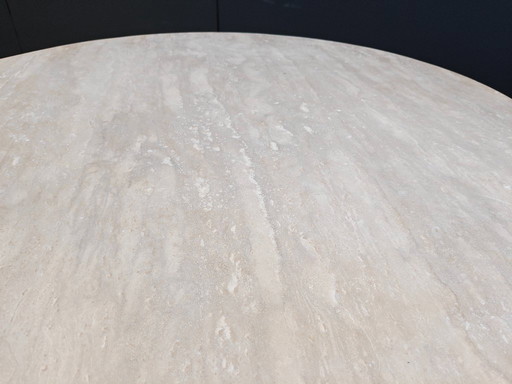 Mesa de comedor redonda italiana de travertino de los años 70